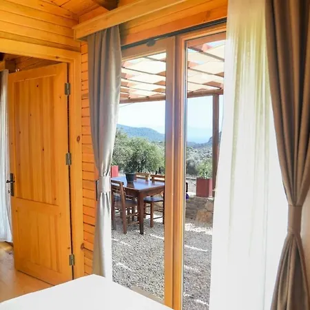 Yaliciftlikde Dogayla Ic Ice Tatil Σαλέ