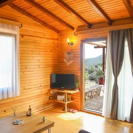 Yaliciftlikde Dogayla Ic Ice Tatil